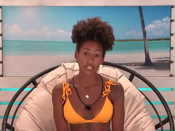 Vídeo inédito: Las isleñas preparan sus maletas pensando en quién puede ser la expulsada Vídeo inédito: Las isleñas preparan sus maletas pensando en quién puede ser la expulsada