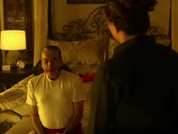 Riggs consigue darle caza a Tito Flores Riggs consigue darle caza a Tito Flores