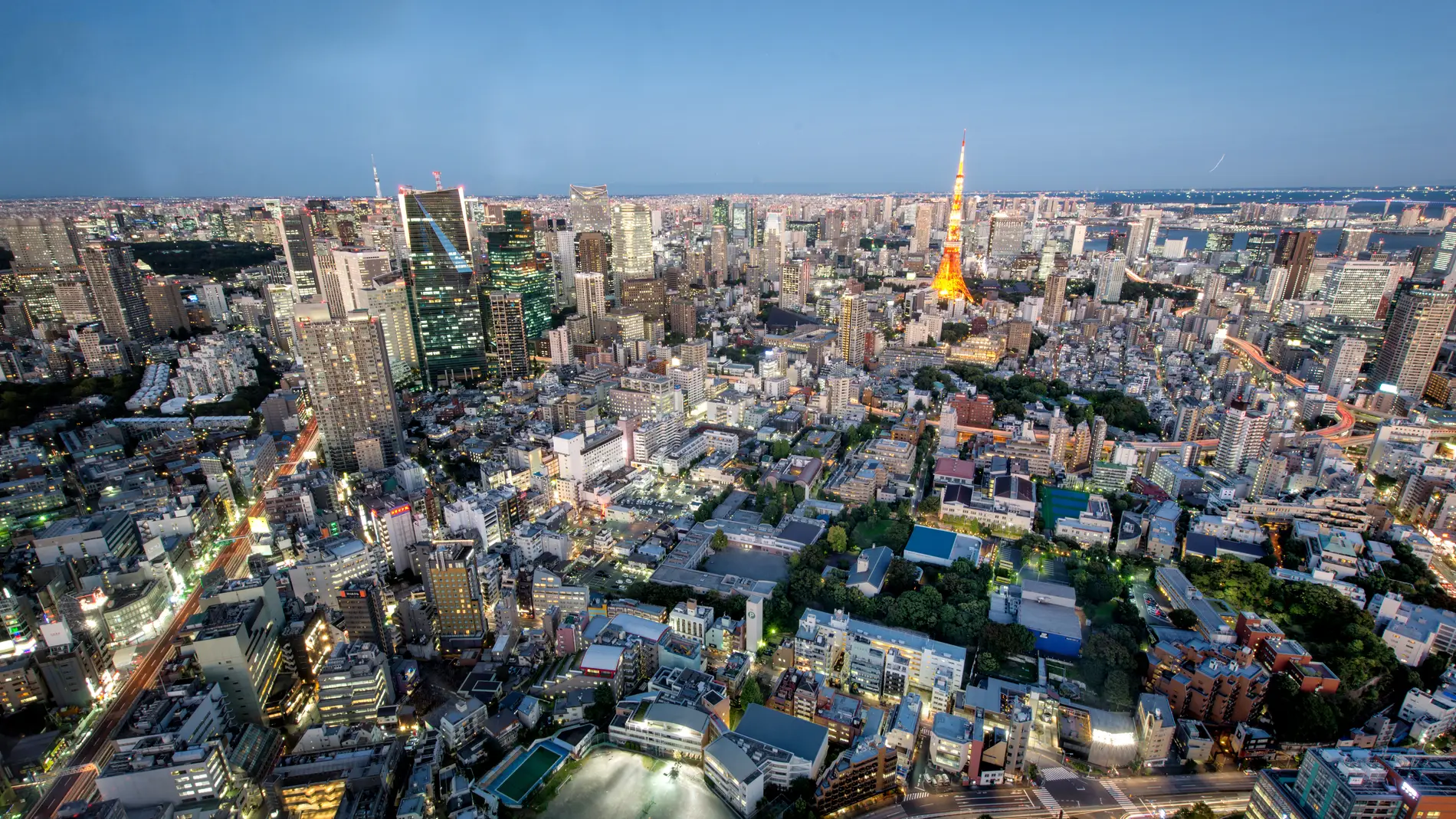 De película: Una cabeza gigante aparece en las calles de Tokio