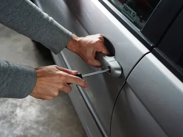 Capturan en vídeo cómo le roban el coche y no te creerás cómo lo consigue recuperar Capturan en vídeo cómo le roban el coche y no te creerás cómo lo consigue recuperar