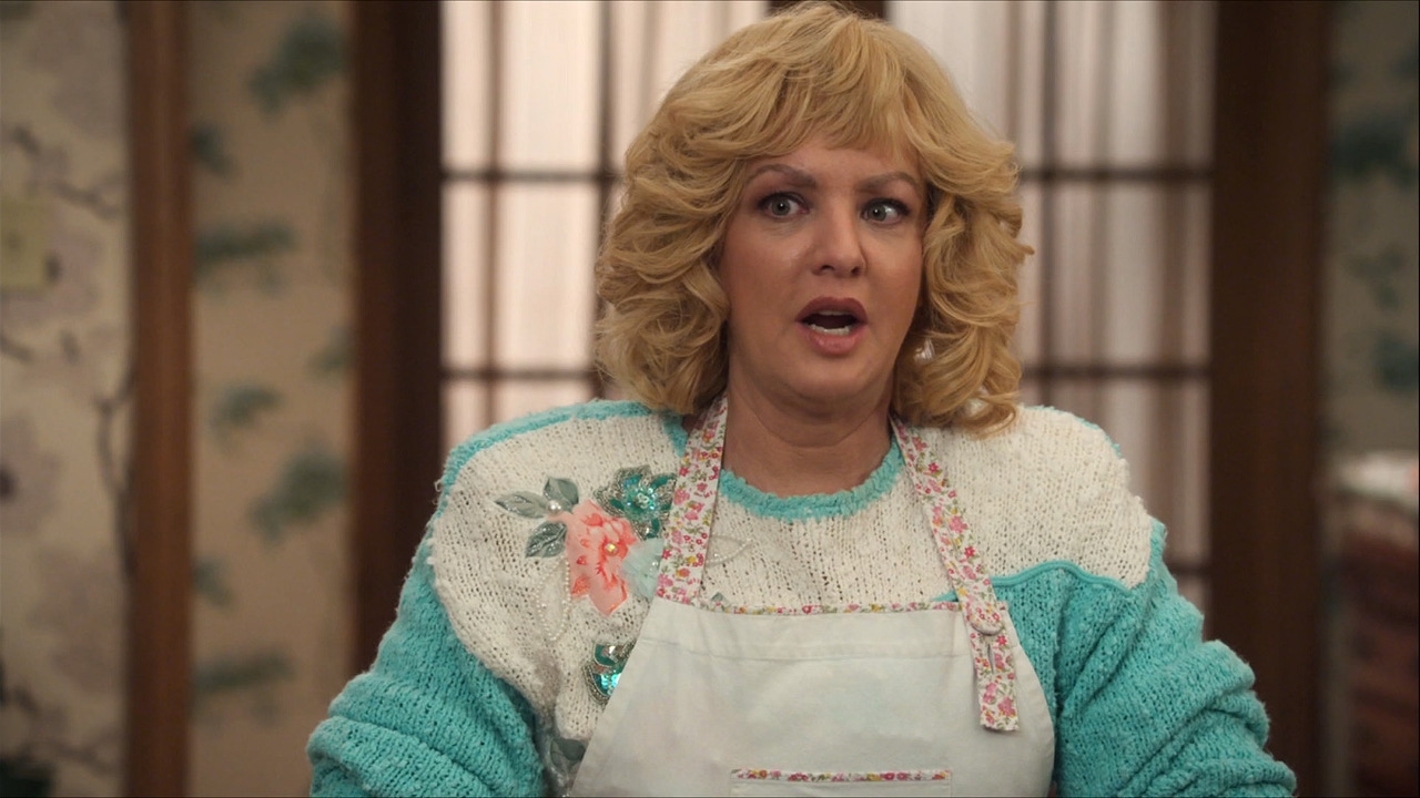 Beverly descubre que su hija Erica ha roto con Geoff