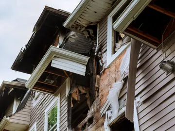 Entre cucarachas y basura: Graban el descubrimiento de más de 85.000 euros en videojuegos en una casa abandonada Entre cucarachas y basura: Graban el descubrimiento de más de 85.000 euros en videojuegos en una casa abandonada