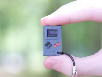 Más pequeña que un llavero y al estilo de Game Boy: ya puedes comprar la consola más diminuta del mundo Más pequeña que un llavero y al estilo de Game Boy: ya puedes comprar la consola más diminuta del mundo