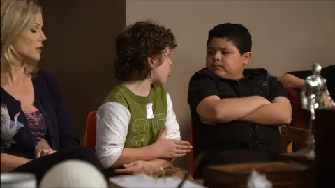 Luke y Manny a la gresca Modern family