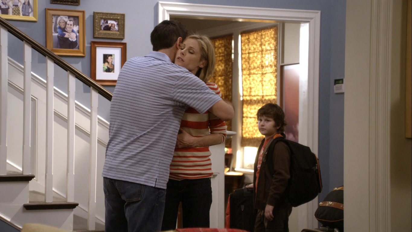 Claire preocupada por viajar en avión Modern family