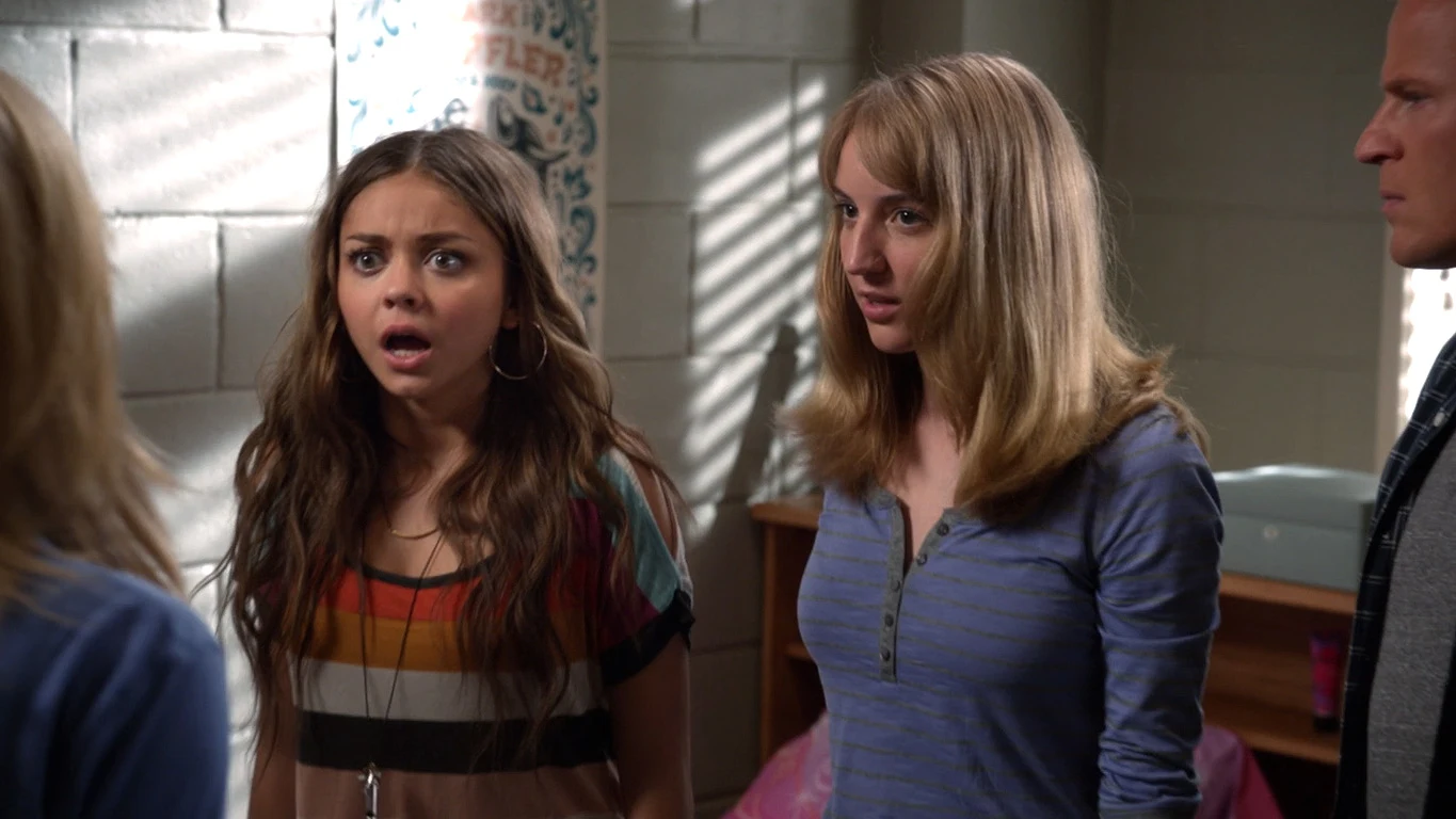 El vergonzoso primer día de Haley en la universidad Modern family