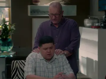 La cruel broma que Gloria gasta a Jake y Manny La cruel broma que Gloria gasta a Jake y Manny