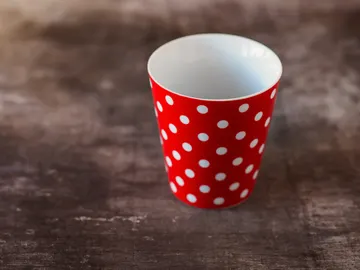 Parece que tiene vida propia: El vaso más realista que no te podrás imaginar con qué está hecho Parece que tiene vida propia: El vaso más realista que no te podrás imaginar con qué está hecho