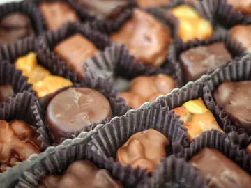 Una empresa pide que dejen de enviar bombones y declaraciones de amor ¿a sus personajes de ficción? Una empresa pide que dejen de enviar bombones y declaraciones de amor ¿a sus personajes de ficción?