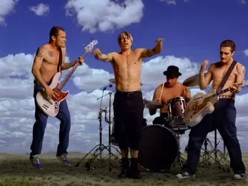 El emblemático videoclip Californication de Red Hot Chili Peppers por fin se convierte en videojuego El emblemático videoclip Californication de Red Hot Chili Peppers por fin se convierte en videojuego