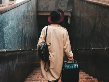 Mujer en la estación Mujer en la estación