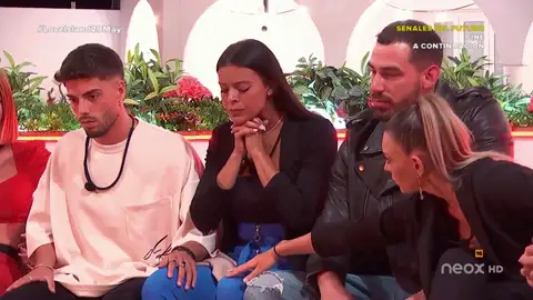 Lorena pone las cartas sobre la mesa a Rubén mientras Saúl teme su posible expulsión de ‘Love Island’ Lorena pone las cartas sobre la mesa a Rubén mientras Saúl teme su posible expulsión de ‘Love Island’