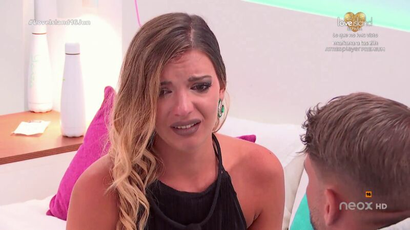 Lara, ¿traicionada por Rafa?: Los isleños alucinan con la doble cara del valenciano en ‘Love Island’