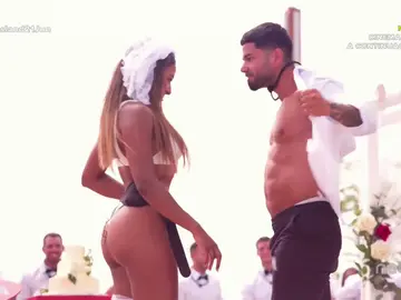 ¡Boda múltiple! Las parejas de ‘Love Island’ se “casan” en un juego pícaro y sexy ¡Boda múltiple! Las parejas de ‘Love Island’ se “casan” en un juego pícaro y sexy
