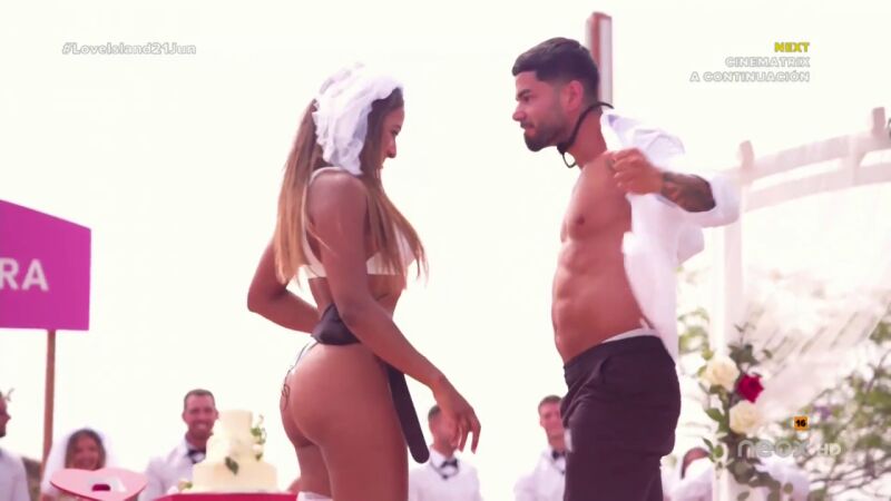 ¡Boda múltiple! Las parejas de ‘Love Island’ se “casan” en un juego pícaro y sexy