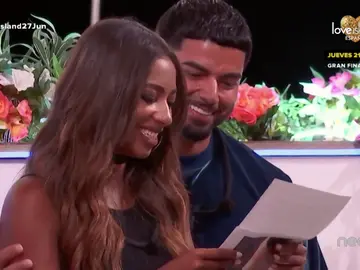 El palo que se lleva Eder de la familia de Paola y otros momentos emotivos en una noche llena de ternura El palo que se lleva Eder de la familia de Paola y otros momentos emotivos en una noche llena de ternura