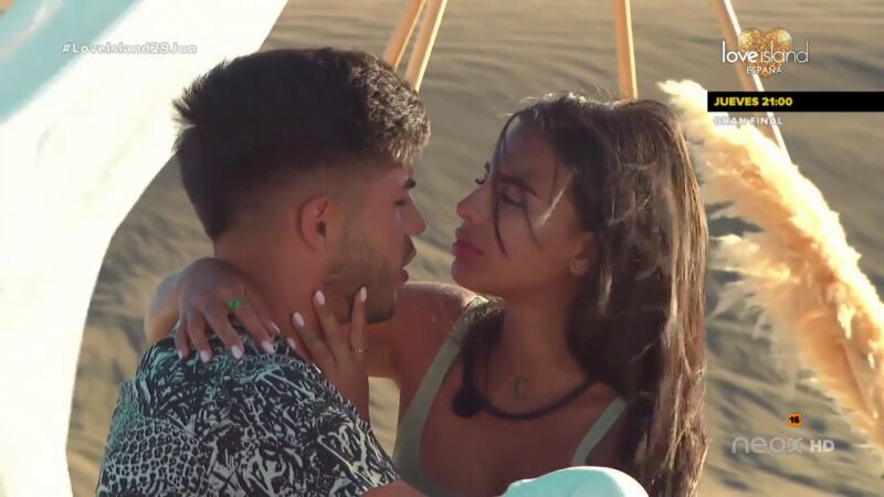 La cita de Kathe y Carlos sirve para que los dos afiancen su relación