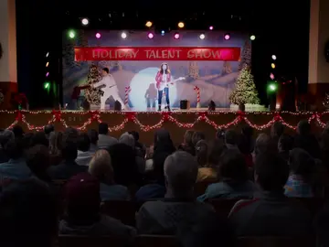 Érika triunfa en el concurso de talentos con la canción que canta en la ducha Érika triunfa en el concurso de talentos con la canción que canta en la ducha