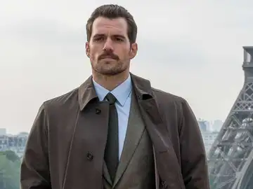 Henry Cavill salva su PC para jugar en plena ola de calor Henry Cavill salva su PC para jugar en plena ola de calor