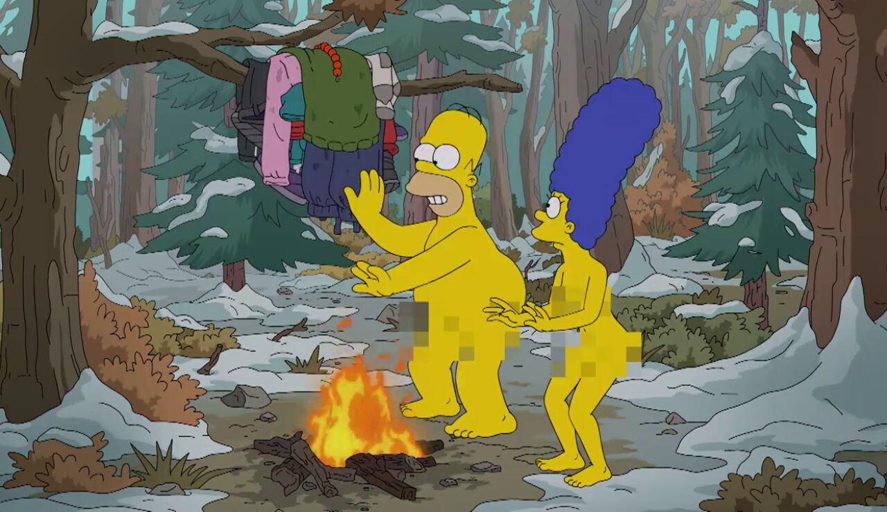 Homer y Marge acaban desnudos en medio del bosque luchando por su supervivencia