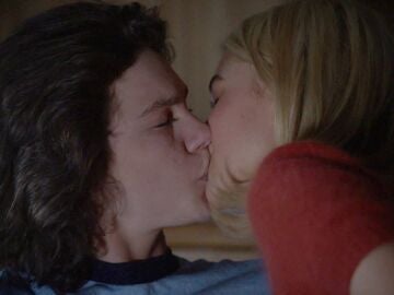 Georgie y Verónica se funde en un apasionado beso ¿será un sueño o una realidad?