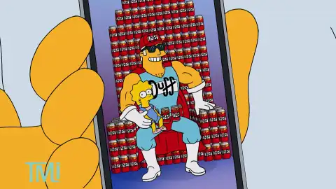 Duffman y Lisa Los Simpson