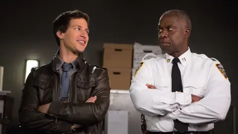 Andy Samberg y Andre Braugher en Brooklyn Nine-Nine Andy Samberg y Andre Braugher en Brooklyn Nine-Nine