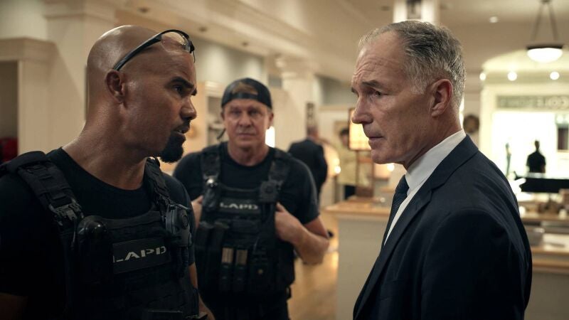 Un agente del S.W.A.T. puede haber sido el responsable de la muerte accidental de una joven dependienta durante un asalto