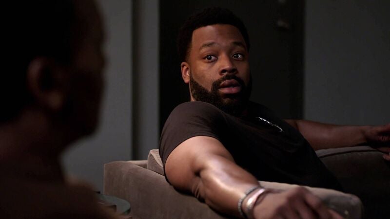 Un violento robo en una joyería termina con dos muertos y Kevin se responsabiliza de lo sucedido