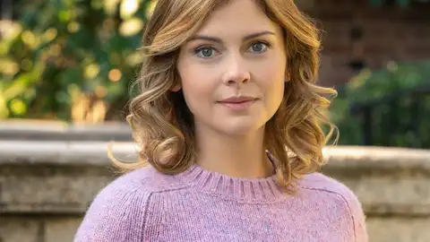 Samantha Arondekar, la recién casada con un don especial Rose McIver