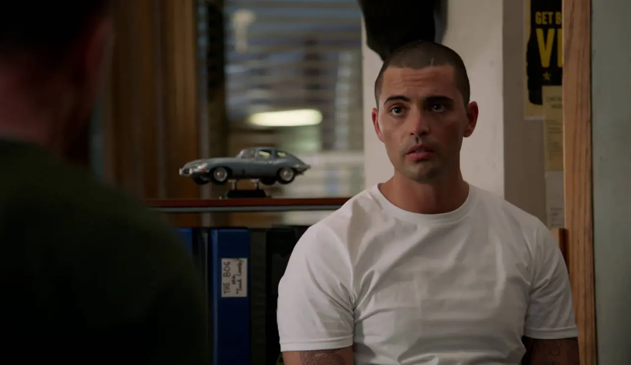 Chicago P.D. - Torres se convierte en un traficante de drogas para descubrir por qué murió un chico