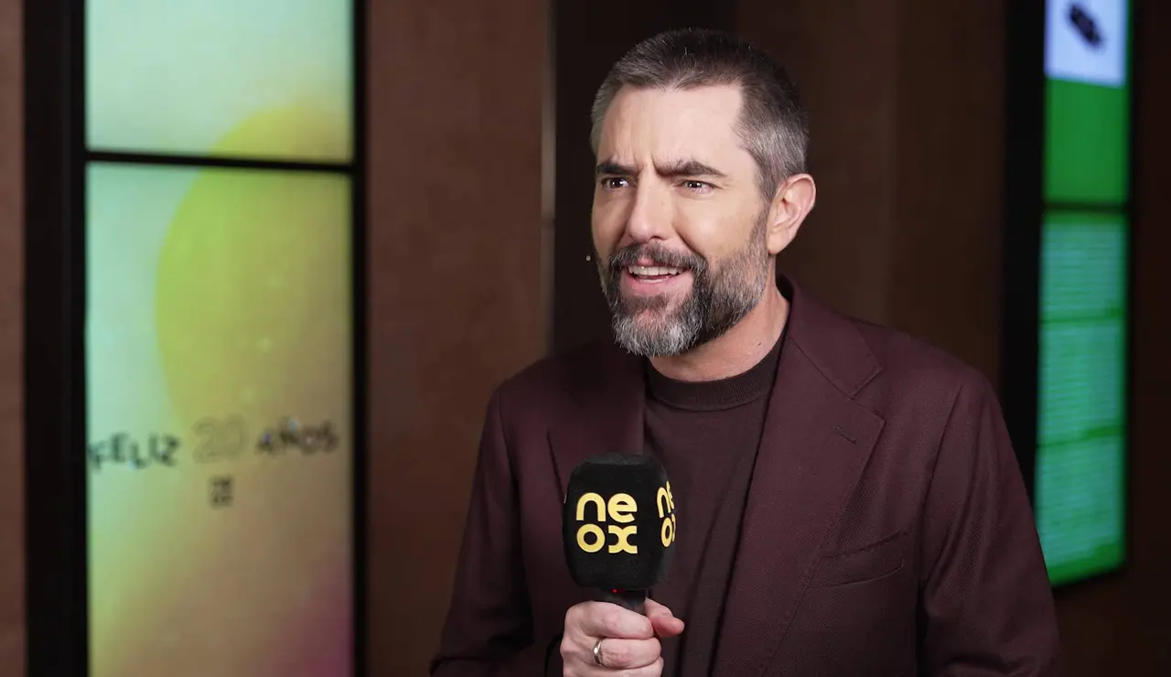 Dani Mateo presenta Feliz Año Neox y las Precampanadas