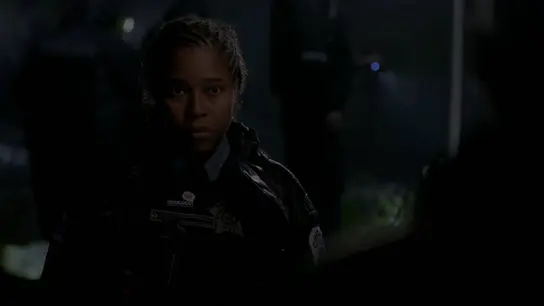 Chicago PD - Kiana decide volver a buscar a una víctima con ayuda de Torres Chicago PD - Kiana decide volver a buscar a una víctima con ayuda de Torres