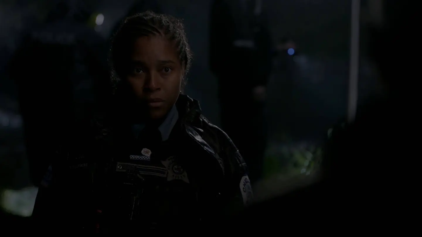 Chicago PD - Kiana decide volver a buscar a una víctima con ayuda de Torres Chicago PD - Kiana decide volver a buscar a una víctima con ayuda de Torres