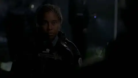 Chicago PD - Kiana decide volver a buscar a una víctima con ayuda de Torres Chicago PD - Kiana decide volver a buscar a una víctima con ayuda de Torres