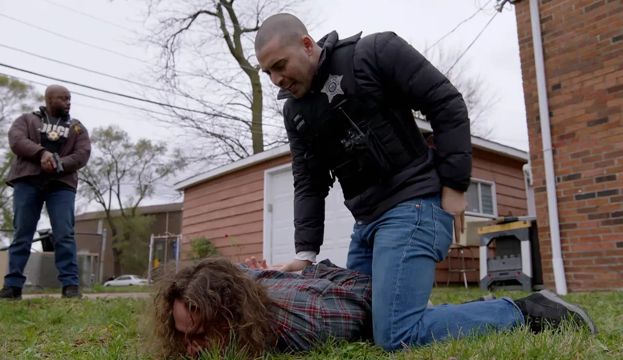 Un cadáver en un garaje desconcierta a Hank y a su equipo